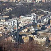 Il «Ponte di Brooklyn»: per noi genovesi indispensabile e inquietante