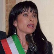 Nel nome di Chiara disarmiamo subito l'economia