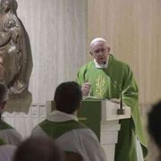 Papa: «Riconoscersi peccatori e accusare se stessi, non gli altri»