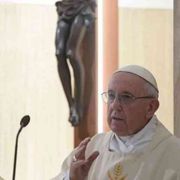 Papa Francesco: la novità del Vangelo non ammette una doppia vita