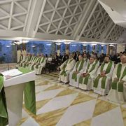 Il Papa: il pastore è umile, compatisce e prega se è accusato