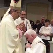 Diventa sacerdote a 75 anni: «Vivrò la vita del monaco»