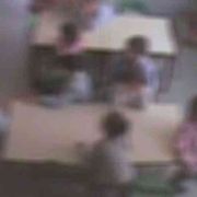 Solo indegni contro i bimbi