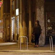 Vite in vendita sulla via Emilia. «Signore, toglici dalla strada»