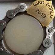 Da Bologna il "rosario dei ciclisti", fatto con catene da bici