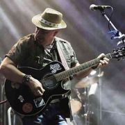 Van de Sfroos: «Ritorno al canto dopo Auschwitz»