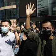 Mezzo mondo scende in piazza: rivoluzione o effervescenza?