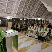 Il Papa: scivolare nella mondanità è la lenta apostasia del cuore