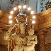 Il manto della Madonna del Soccorso realizzato con le stoffe dei fedeli