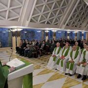 Il Papa: il più grande nella Chiesa è chi serve, non chi ha più titoli