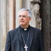 Il vescovo: "Quegli sguardi d'amore che ho incontrato in ospedale... "