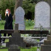 Il virus, il dolore e il silenzio di Dio. Quando la preghiera diventa grido