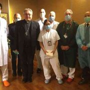 Prato, il medico che ha pianto distribuendo l'Eucarestia