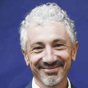 Un centro di gravità permanente e di futuro