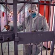 Fuori dall'angoscia, la paura da superare. Misure per la dignità