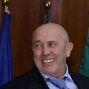 Un altro sistema di cura per tutti, anziani per primi