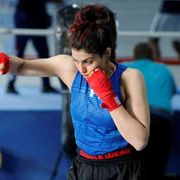 Dentro e fuori dal ring, la battaglia per la libertà dell'iraniana Khadem