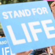 Sopprimere vite nascenti è delitto contro il futuro