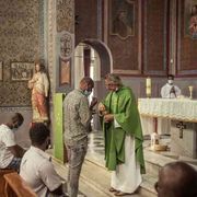 «L'incontro coi profughi a Lesbo ci ha cambiati come cristiani»