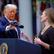 Corte Suprema, Trump sceglie la cattolica Amy Coney Barrett