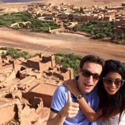 Inappuntabile in ufficio, sapeva "sporcarsi" per i poveri