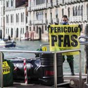Caso Pfas, veleni non solo nell'acqua. Altre 10 sostanze sotto osservazione