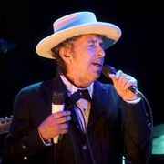 Bob Dylan compie 80 anni. Ecco il ritratto di un genio musicale