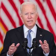 Biden non ferma la caduta. E il Senato vuole indagare sul ritiro