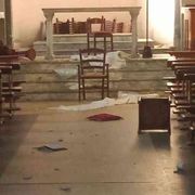 Profanata una chiesa, distrutti tabernacolo e statue
