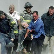 Padre Mychal, la vittima n.1 che pregava per chi si gettava giù