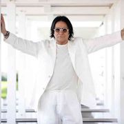 La biografia di Renato Zero, il mercante di stelle tra provocazioni e fede