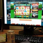 Boom di scommesse tra privati e allo Stato solo una «mancia»