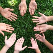 Per affrontare la crisi climatica serve una critica al consumismo