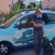 Scende dalla cattedra per pulire le spiagge