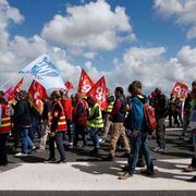 Meno orario oppure più salario? Francia ancora divisa sul lavoro