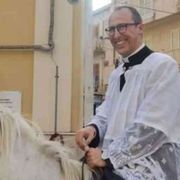 Don Giuseppe, dopo l’ordinazione l’ingresso in paese. A cavallo