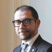 In parlamento non si giochi a dare la caccia al povero