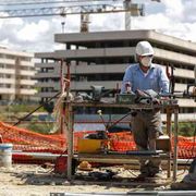 Precari, edili e operai i "forzati" del lavoro ad agosto