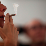 «Se vostro figlio "si fa le canne" serve dialogo, non punizioni»