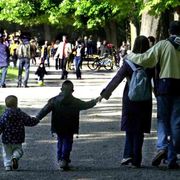 Quattro figli e 100 euro in meno, la beffa dell'assegno unico (e dell'Inps)