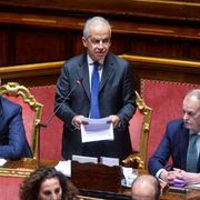 Piantedosi in Parlamento: non si entra illegalmente, corridoi per i fragili