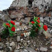 Ucraina, smettiamola di arruolare i morti e si pensi a un referendum