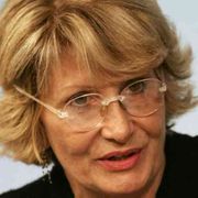 È tempo di una politica alternativa per costruire pace e disarmo nucleare