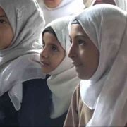 I bambini dello Yemen in guerra trovano la pace andando a scuola