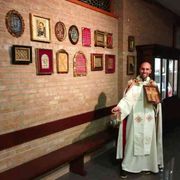 La chiesa delle mille reliquie. «È bello pregare con i santi»