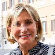 Stare certamente con l'Ucraina. Guarire con urgenza dalla guerra