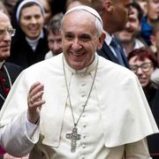 Papa Francesco: ripensare il mondo, strada di felicità