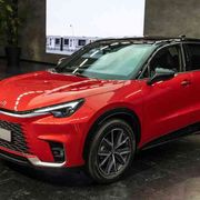 Lexus LBX, ecco la piccola crossover che non c'era