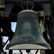 Le campane del parroco festeggiano i nuovi nati