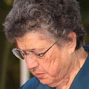 Il caso Natuzza Evolo nell'indagine «coi piedi per terra» del suo parroco